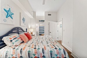 1 dormitorio, tabla de planchar con plancha, Internet y ropa de cama