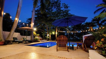 Casa, patio, vista al campo de golf | Terraza o patio