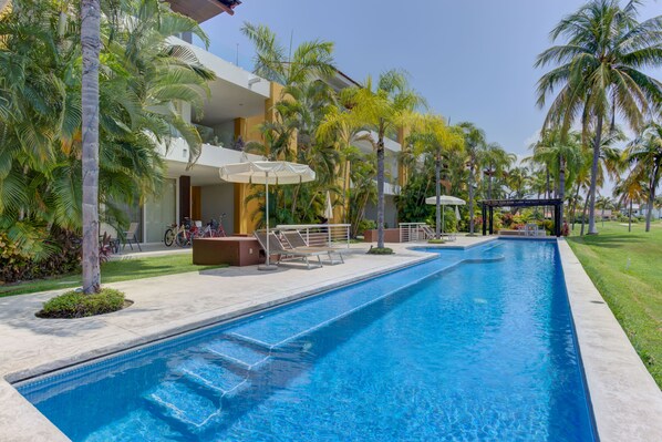 Außenpool, geöffnet von 07:00 Uhr bis 23:00 Uhr, Liegestühle