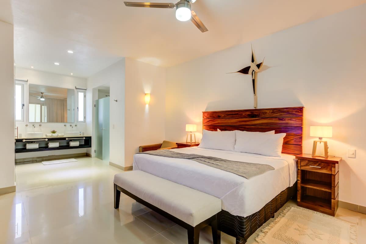 Departamento, patio, vista al campo de golf | 2 habitaciones, decoración personalizada y muebles diferentes