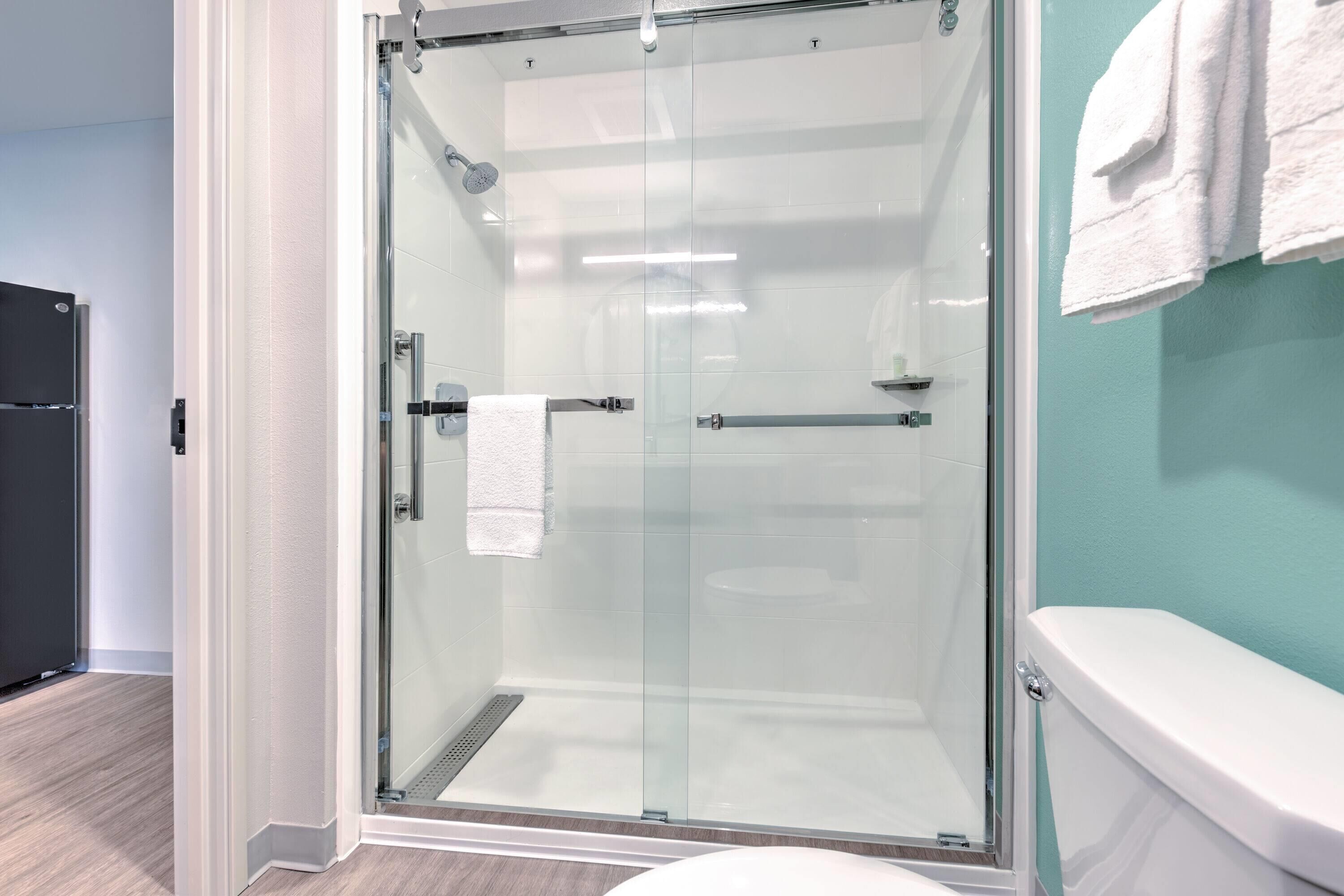 Suite, 2 Queen Beds, Non Smoking | Bathroom | Towels