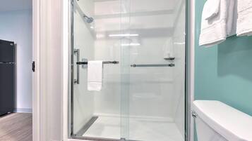 Suite, 2 Queen Beds, Non Smoking | Bathroom | Towels