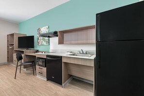 Room, 1 Queen Bed, Mobility Accessible, Non Smoking (Bathtub w/Grab Bars) | Desk, free WiFi, bed sheets - ECHO Suites Extended Stay by Wyndham Dallas Plano/Richardson (Plano)