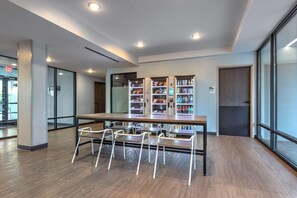 Lobby - ECHO Suites Extended Stay by Wyndham Dallas Plano/Richardson (Plano)