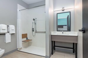 Værelse - 1 queensize-seng - tilpasset personer med nedsat mobilitet (Bathtub w/Grab Bars) | Handicapvenligt badeværelse