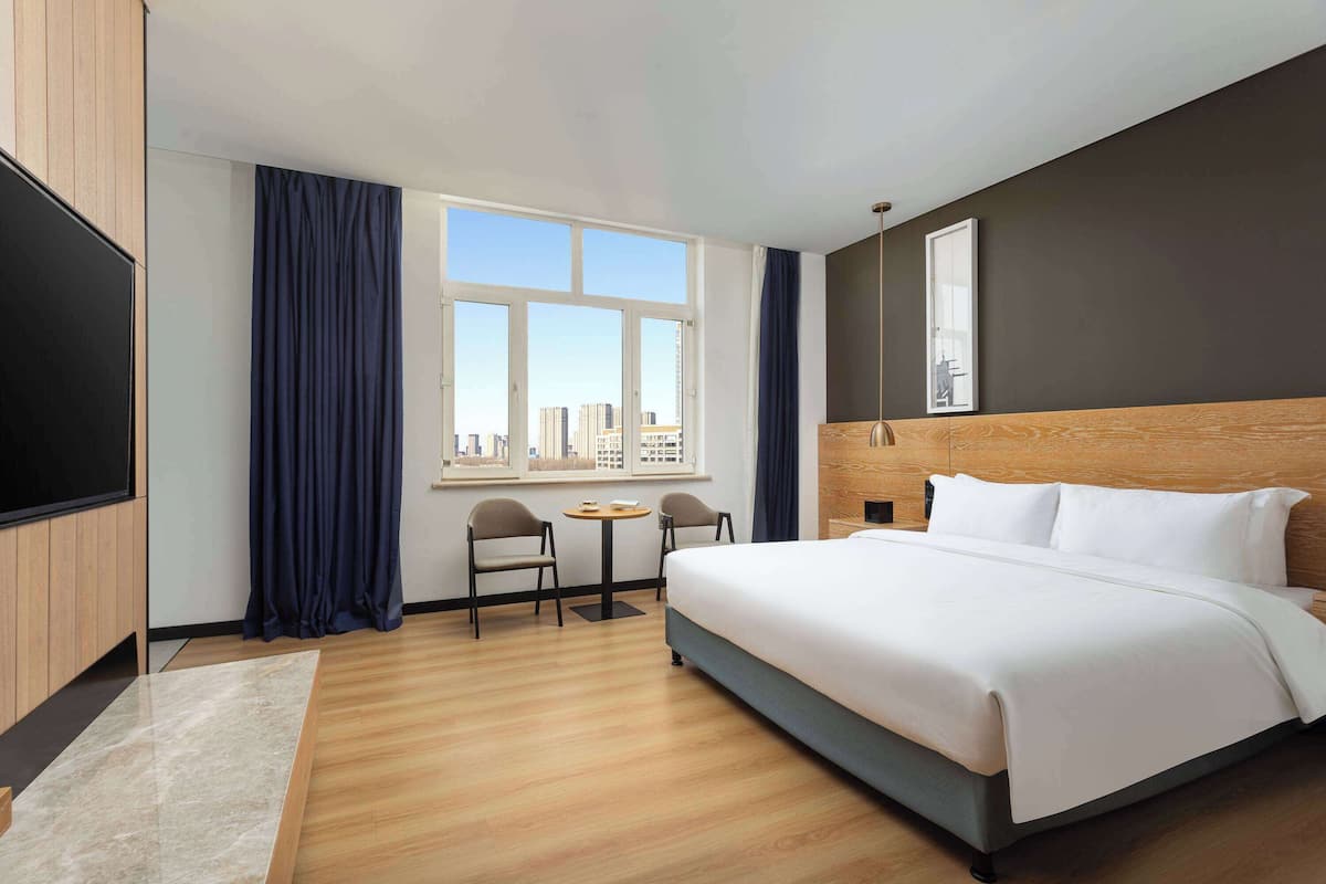 Deluxe Room, 1 King Bed, Non Smoking