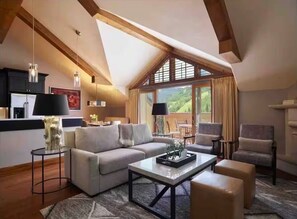 Smart TV, fireplace, video games, DVD player - 5 Star Luxury Suite w/full Kitchen! Pool,4Hot Tubs,Gym,On site restaurants&bar! (Vail)