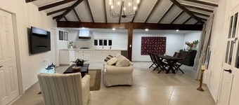 Beautiful cabin just steps from Lake Calima, ideal for couples.