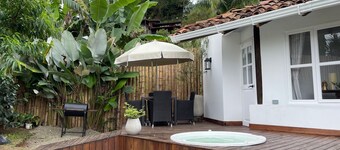 Beautiful cabin just steps from Lake Calima, ideal for couples.