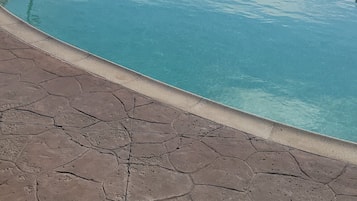 2 indoor pools, 3 outdoor pools
