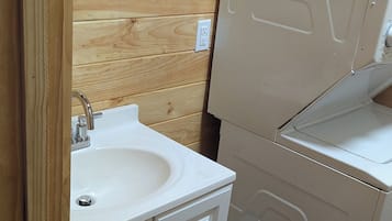淋浴设施、吹风机、毛巾、肥皂