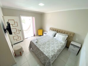 3 chambres, fer et planche à repasser, Wi-Fi, draps fournis