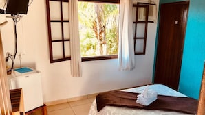 Basic Twin Room | Blackout curtains, iron/ironing board (on request), free WiFi - La Tana Del Tano Guest House (Búzios)