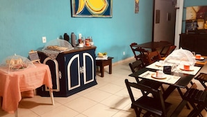 Daily continental breakfast for a fee - La Tana Del Tano Guest House (Búzios)