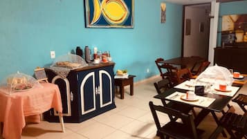 Daily continental breakfast (BRL 50 per person)