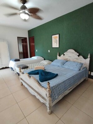 Suite estudio Confort | Cortinas blackout, tabla de planchar con plancha y wifi gratis 