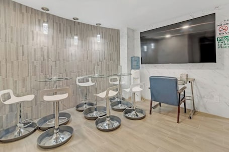 Meeting facility. Simply Paradise Studio Suite