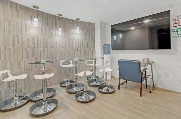 Meeting facility - Simply Paradise Studio Suite (Atlanta)