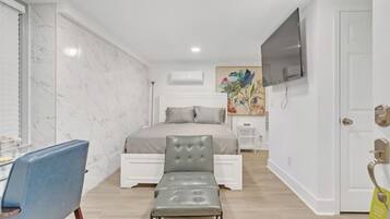 1 bedroom, desk, iron/ironing board, WiFi