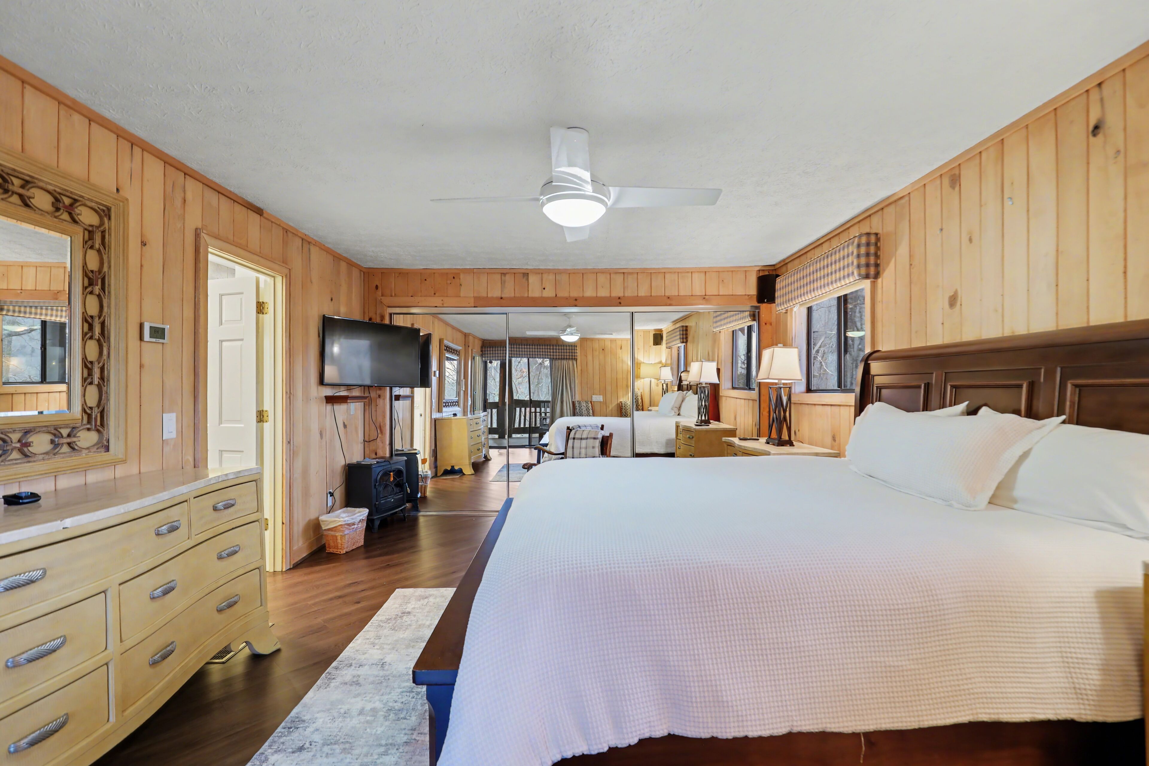 8 chambres, fer et planche à repasser, Wi-Fi gratuit, draps fournis