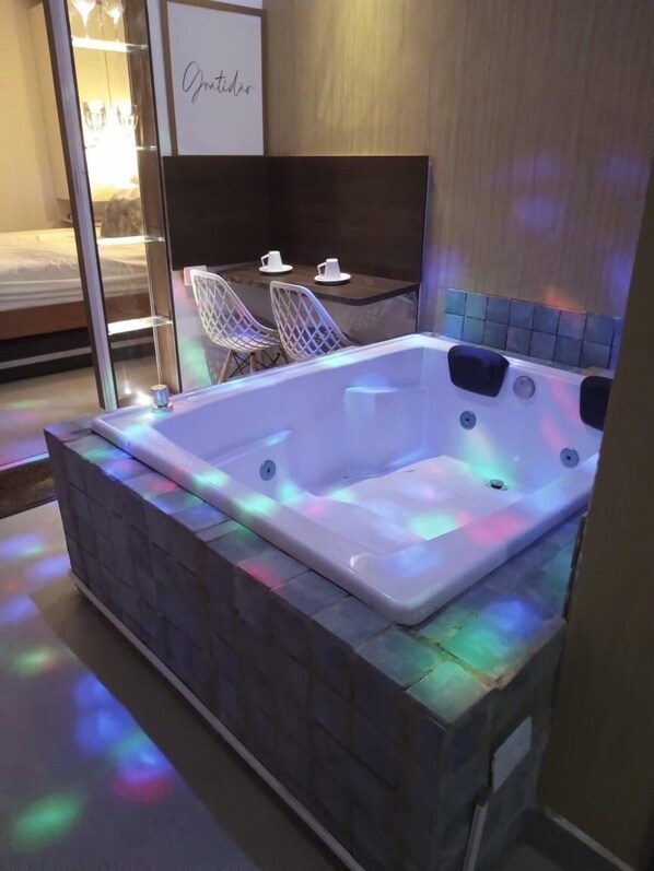 Indoor spa tub