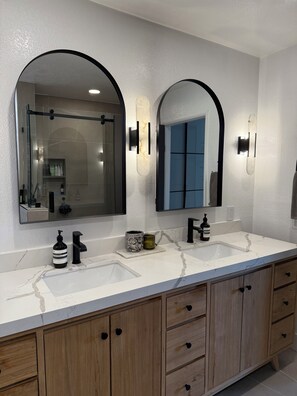 Hair dryer, bidet, towels, soap - Modern 2-bedroom San Diego condo with bay views, June & July 2025 (San Diego)