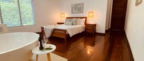 5 bedrooms, iron/ironing board, free WiFi, bed sheets