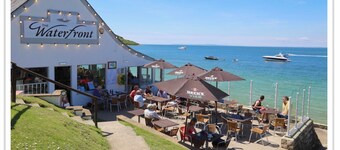 CHINE COTTAGE self-catering coastal bungalow in rural West Wight