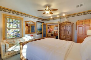 4 bedrooms, iron/ironing board, internet, bed sheets