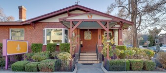 Steps to Truckee River Walk: 'Rose Cottage'