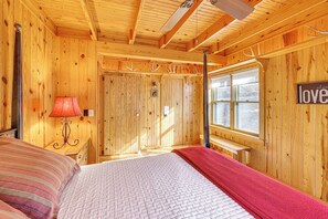3 bedrooms, bed sheets - 10 Mi to Sardis Lake: Home w/ Grill in Tuskahoma (Tuskahoma)
