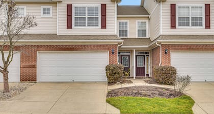 Close to Main Street: Townhome in Zionsville