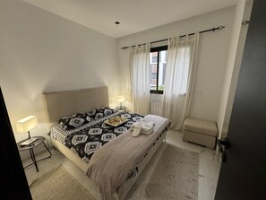 1 غرفة نوم ومكواة/لوح كي وواي فاي وملاءات أسرّة