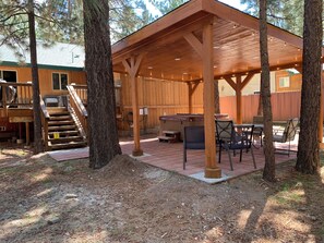 Terrace/patio - Timberwood Cabin Elegance 3BDR,2BTH, Huge Game Room Prime Location Big Bear Lake (Big Bear Lake)