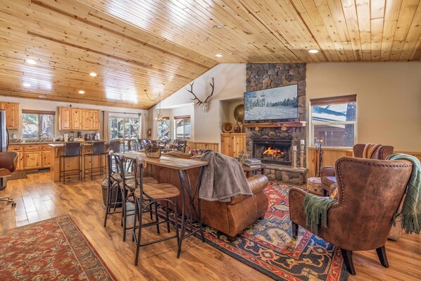 Interior - Timberwood Cabin Elegance 3BDR,2BTH, Huge Game Room Prime Location Big Bear Lake (Big Bear Lake)