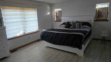 3 habitaciones, caja de seguridad en la habitación y escritorio