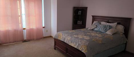 3 bedrooms, in-room safe, desk, iron/ironing board