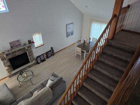 Smart TV, fireplace. Charming 3-bedroom house MUST BE A LAND OWNER IN EAGLE ROCK RESORT