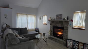 Smart TV y chimenea