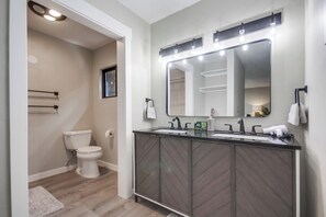 Articles de toilette écologiques, sèche-cheveux, serviettes fournies