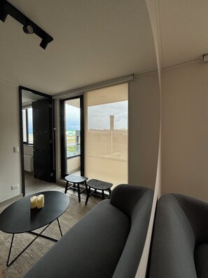 Appartement, gedeeltelijk uitzicht op meer | Dineren op de kamer