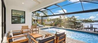 Luxury Waterfront 4BR,Heated Saltwater Pool, Brand New Pristine,Gulf Access/Dock