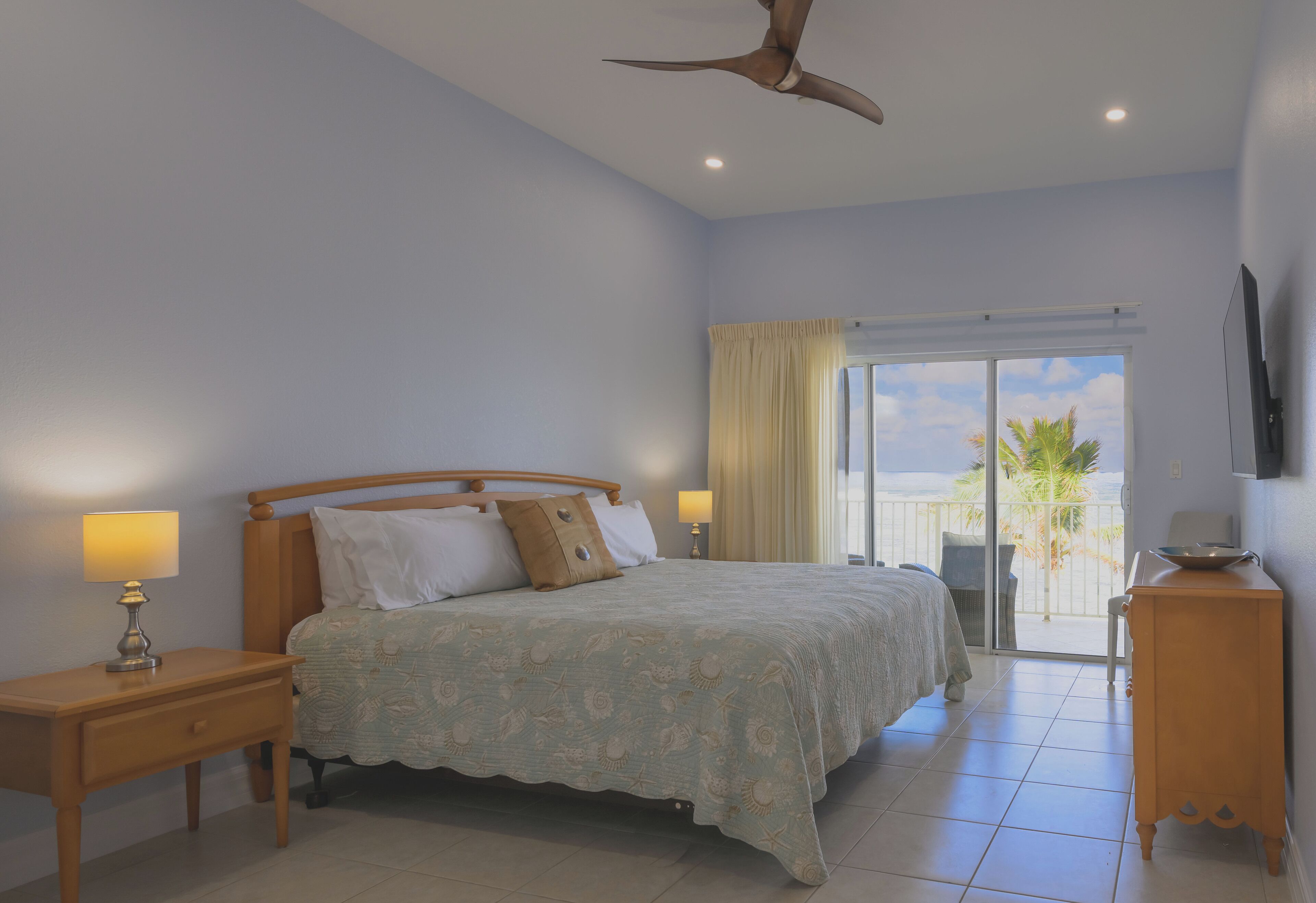 2 bedrooms, in-room safe, desk, iron/ironing board