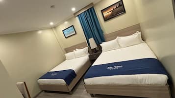 Habitación estándar con 1 cama matrimonial o 2 individuales | Caja de seguridad en la habitación y escritorio