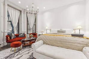 3 habitaciones, tabla de planchar con plancha, wifi y ropa de cama