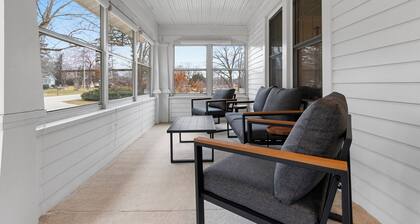 Cozy Riverfront Retreat