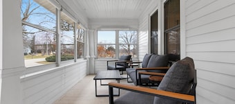 Cozy Riverfront Retreat