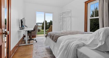 Cozy Riverfront Retreat