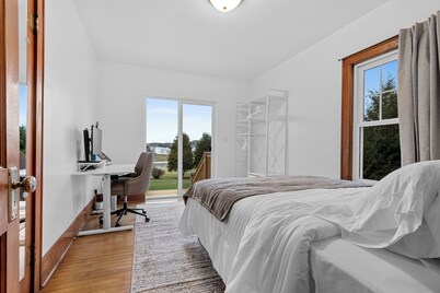 Cozy Riverfront Retreat