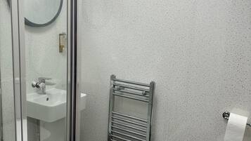 Deluxe Double Room | Bathroom